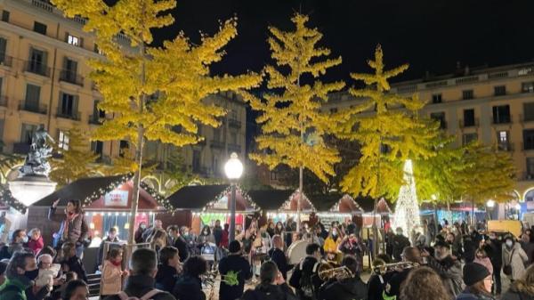 Mercat de Nadal a Girona i pista de gel