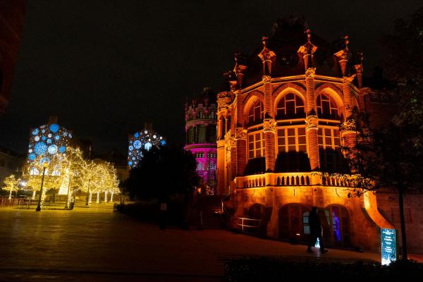 Barcelona il·lumina 14 edificis singulars per celebrar un Nadal màgic