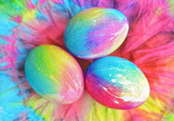 Com tenyir els ous de Pasqua de colors amb la tècnica del tie-dye?